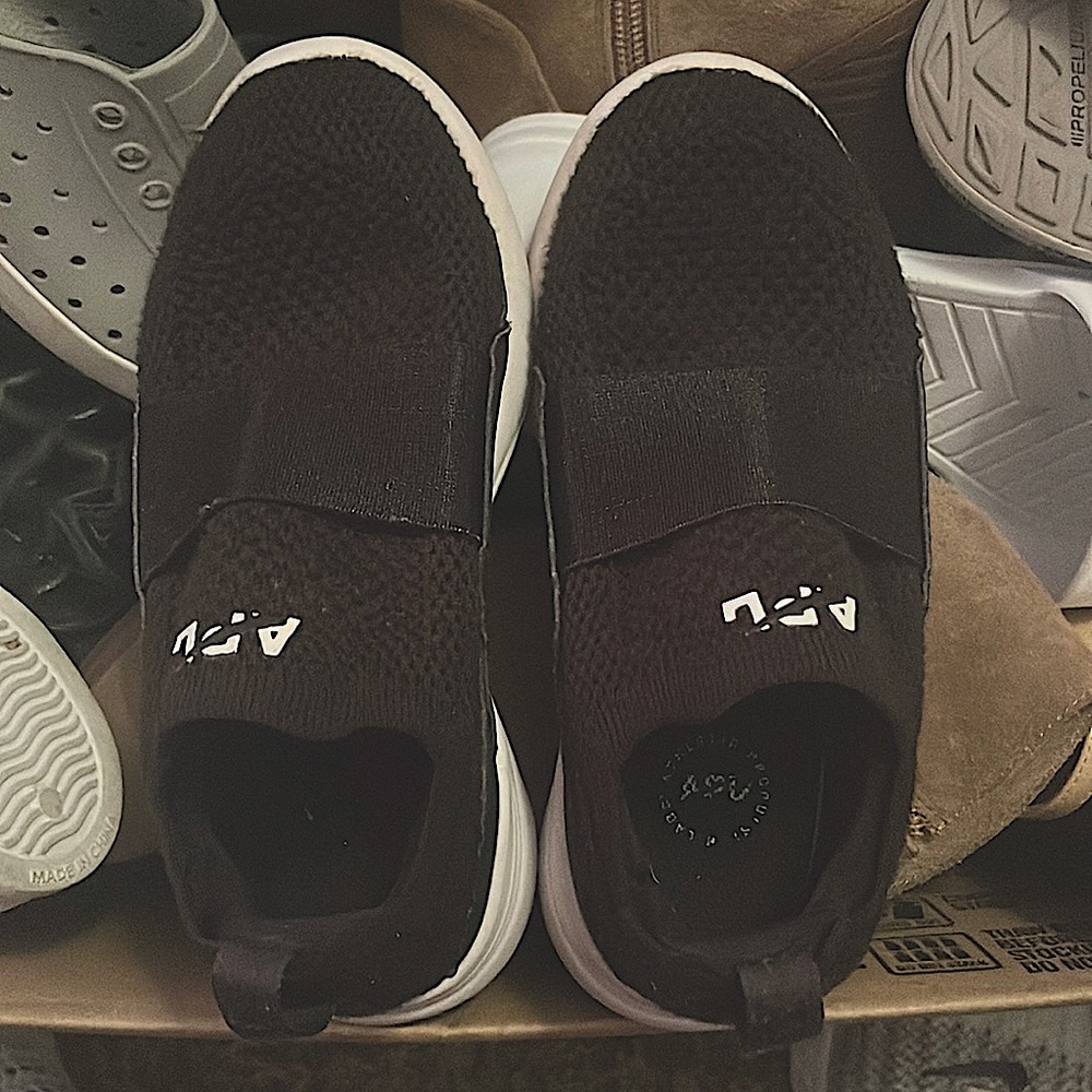 Kids Size 13 Black APL Tennis Shoes